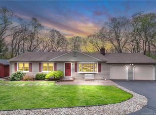 7 Patricia Ln, Newtown, CT 06470