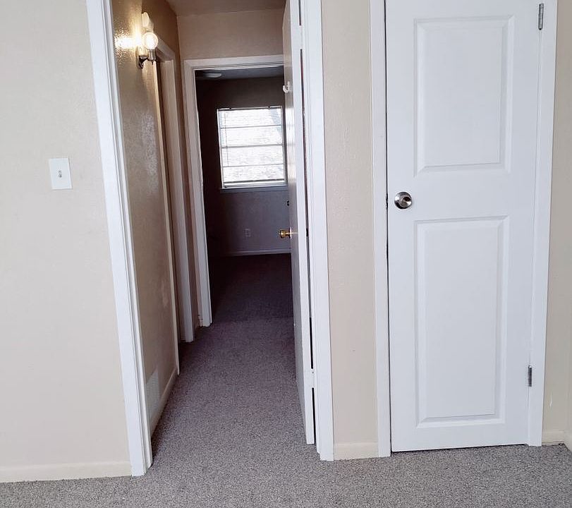 2nd image of 924 N Locust St