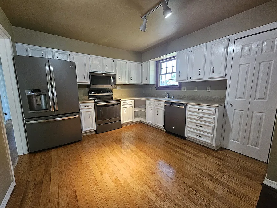 3 bed, 2.5 bath, 1850 sqft, $2,250 — Photo 2