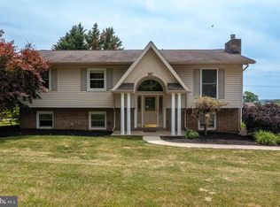 307 Skyline Dr, Reading, PA 19606