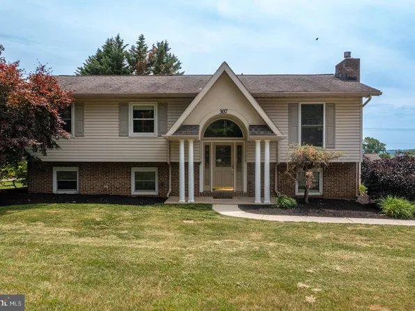 307 Skyline Dr, Reading, PA 19606