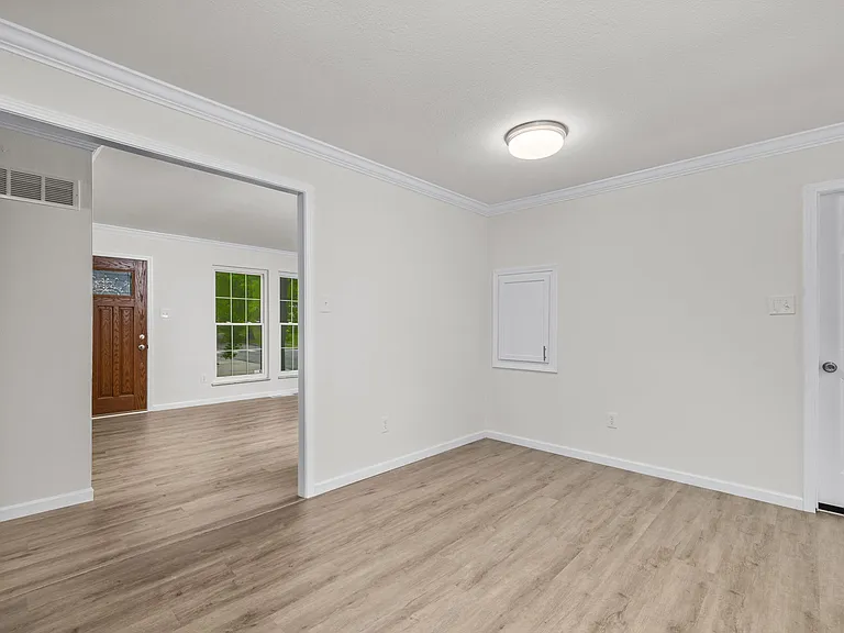1392 Langholm Dr — Photo 5