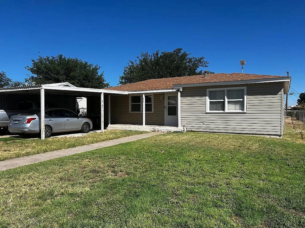 3 bed, 1.0 bath, 1201 sqft, $1,900 — Photo 2