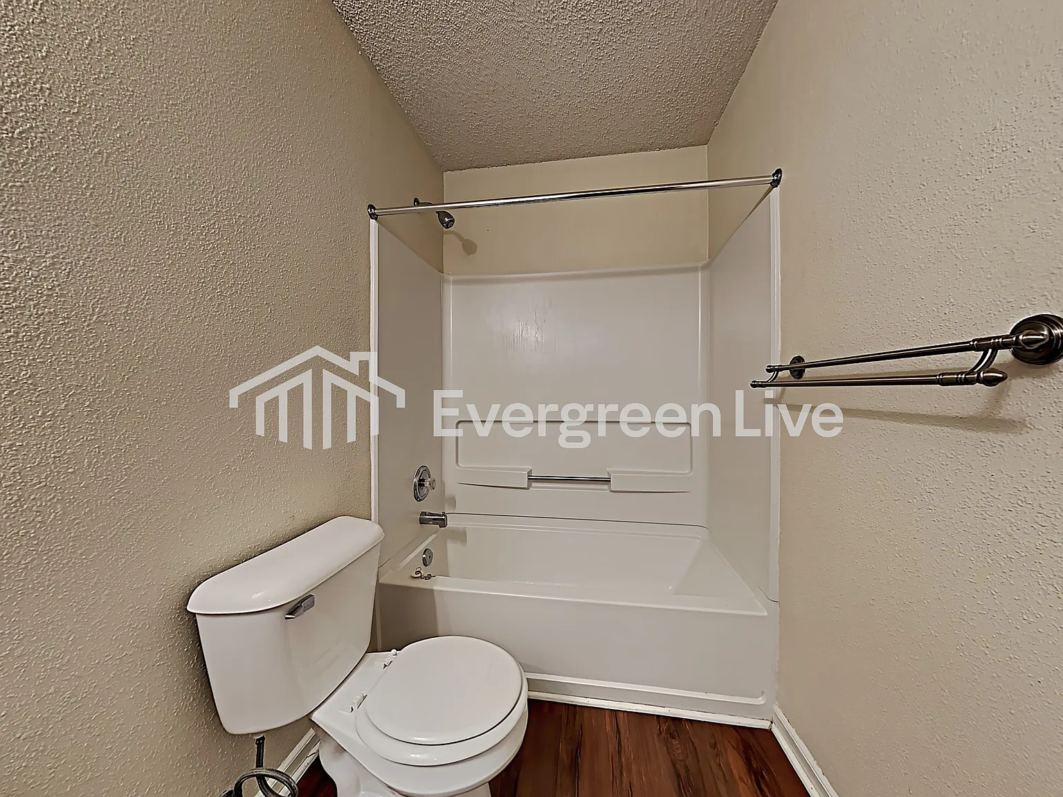 3 bed, 2.5 bath, 1968 sqft, $1,845 — Photo 4