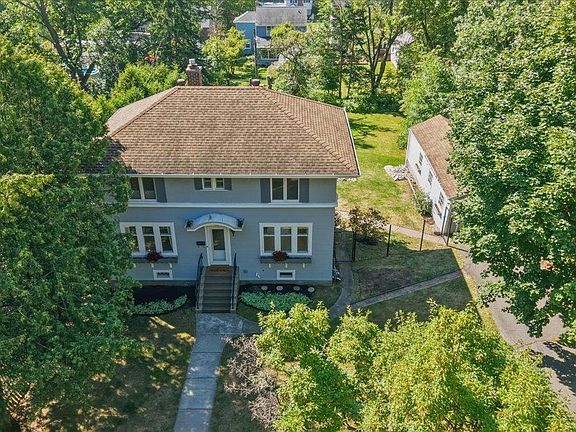 3rd image of 130 Laurie St