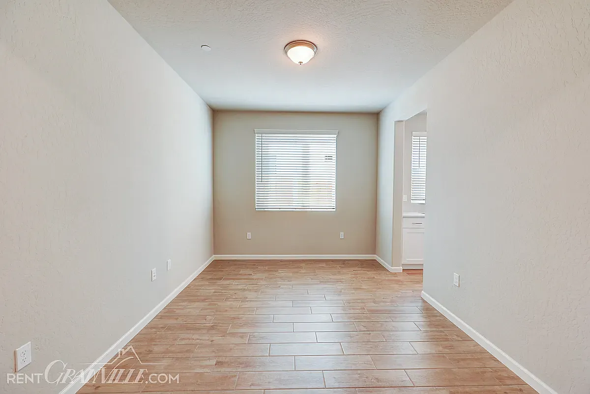 3 bed, 2007 sqft, $3,000 — Photo 3