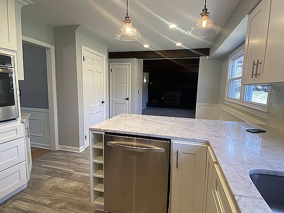 Kitchen view to bkfst nook