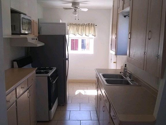 4th image of 230 E McFarlane Dr