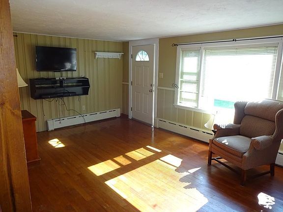 3rd image of 12 Thrush Ave #0