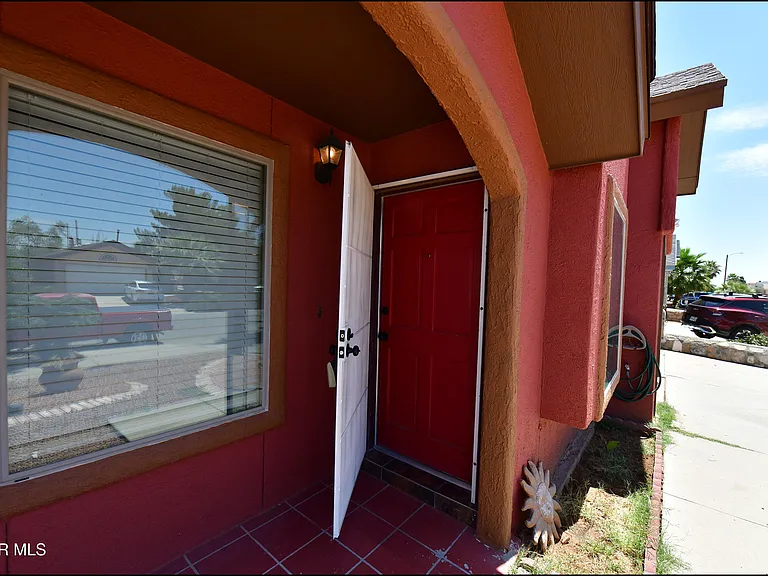 12121 Tower Hill Dr — Photo 5