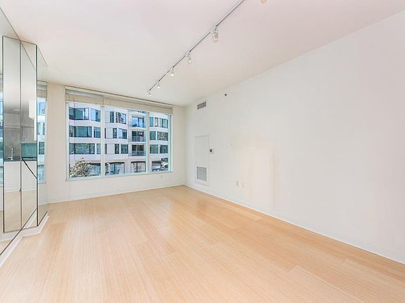 3rd image of 318 Spear St Unit 3C