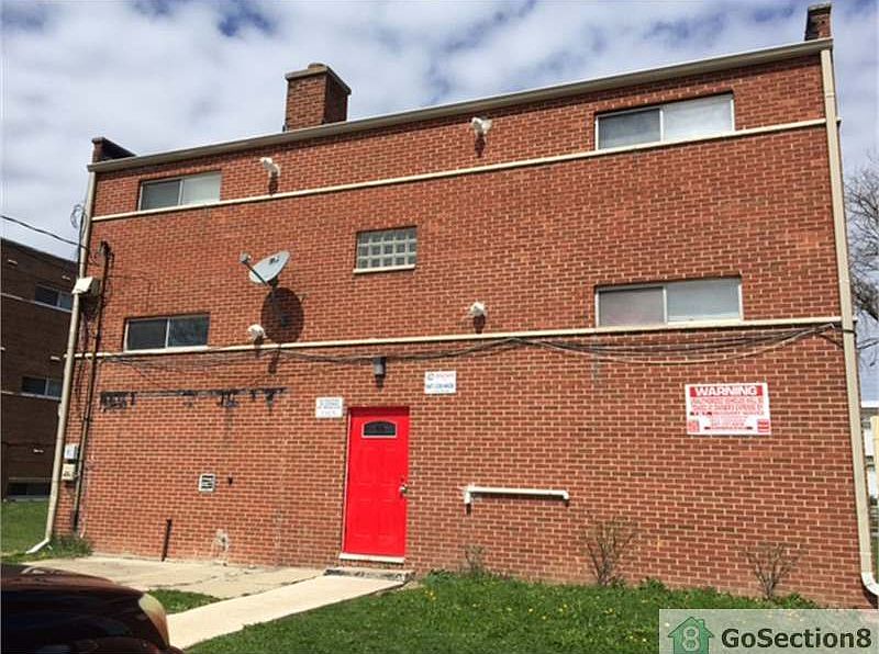 2nd image of 2115 Williamsburg Dr APT 1E