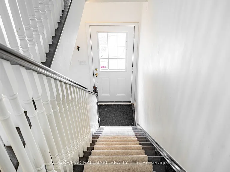 67 Enroutes St — Photo 2