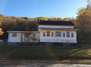 787 E South St, Richland Center, WI 53581