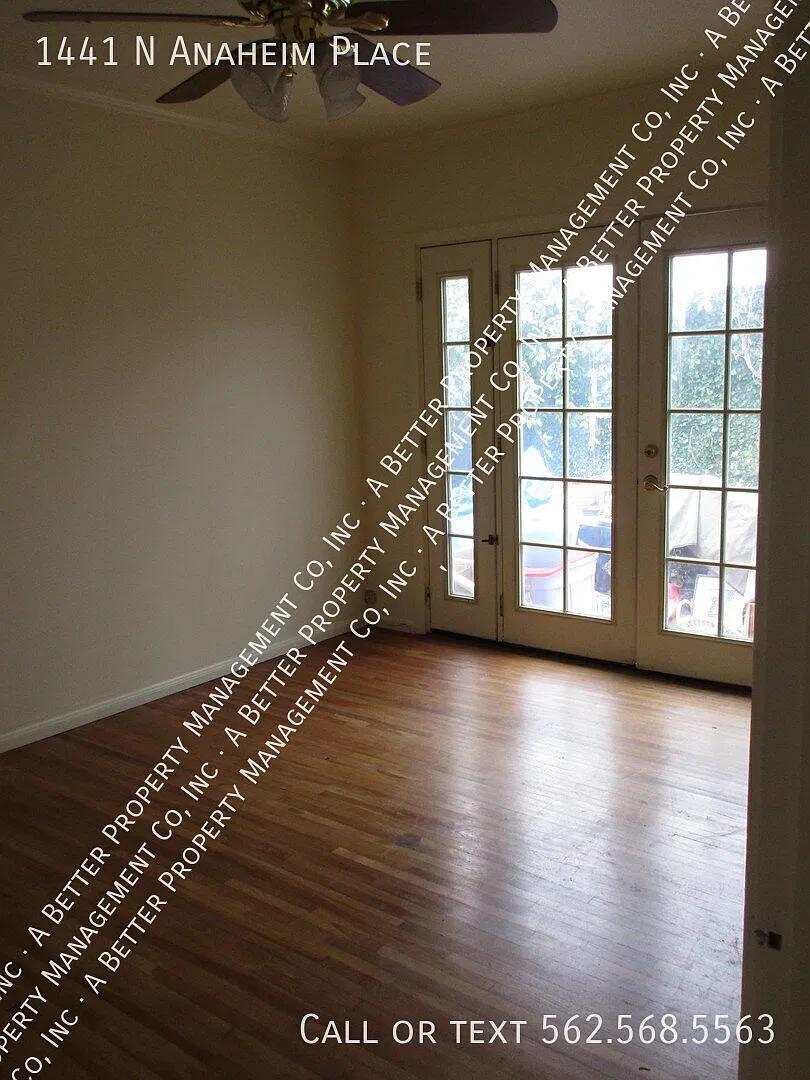 Circle Area 2 Bedroom 1 Bath House with Hardwood Floors, Garage & Yard! — Photo 4