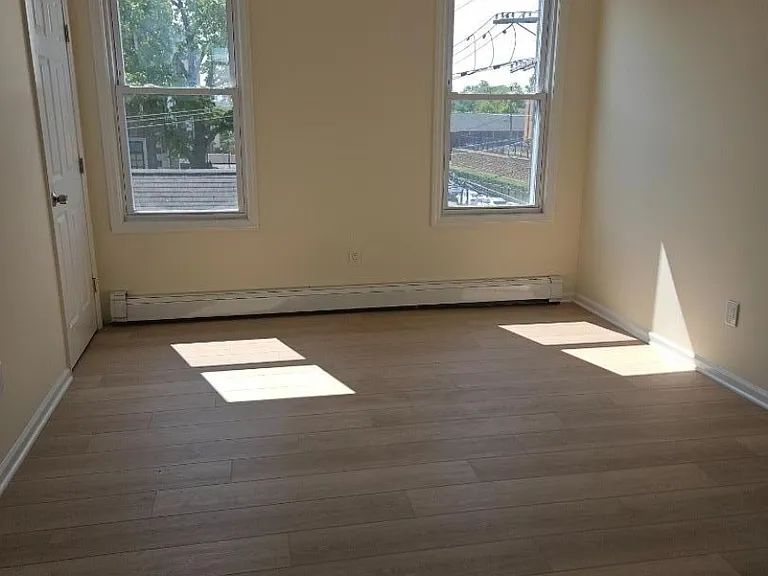 372 Bergen St — Photo 1