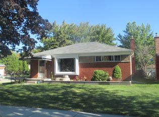 23001 Playview St, Saint Clair Shores, MI 48082