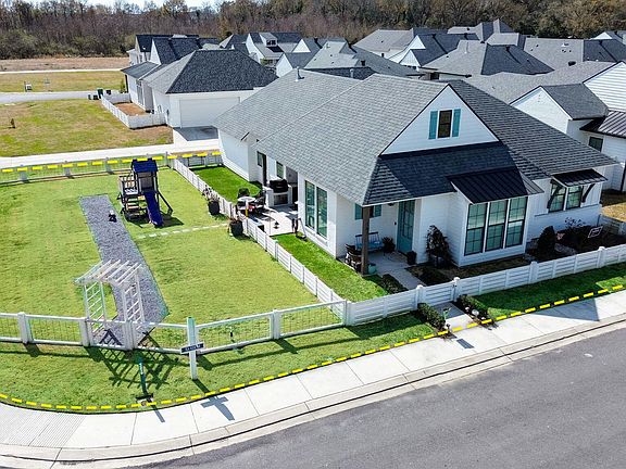 2nd image of 101 Tea Rose Dr