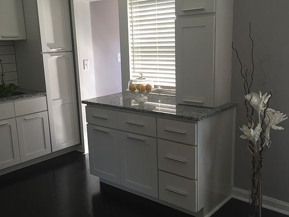 3rd image of 7044 Holly Hills Ave