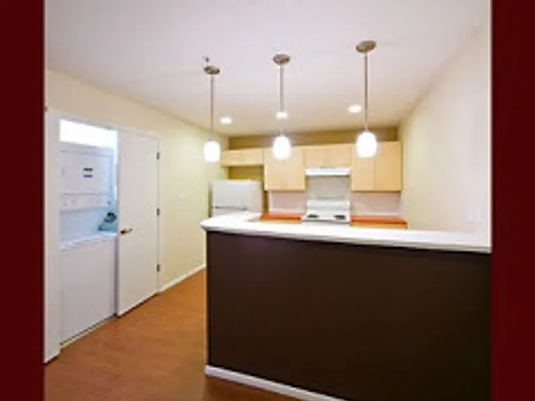 115ct - Bricklight Courtyard Apartments — Photo 11