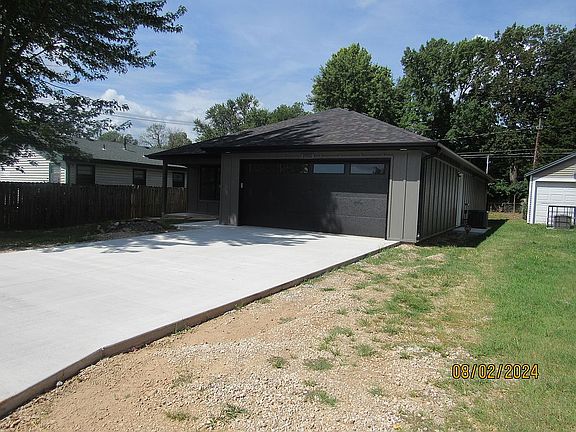 Nice wide driveway