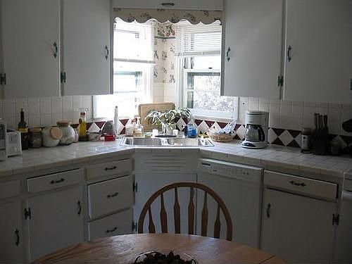 3rd image of 402 Goodrich Ave