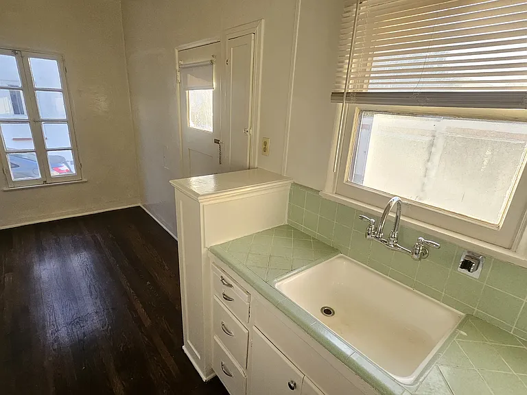 1425 Echo Park Ave #7 — Photo 8