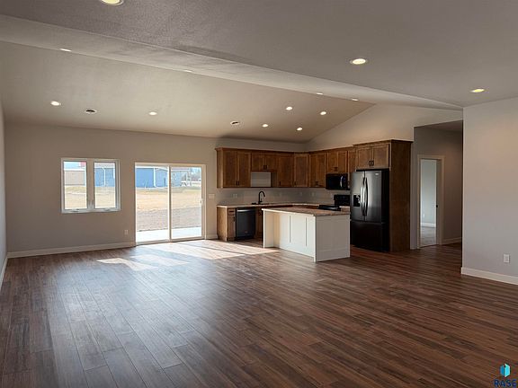 2nd image of 636 Apple Creek Rd