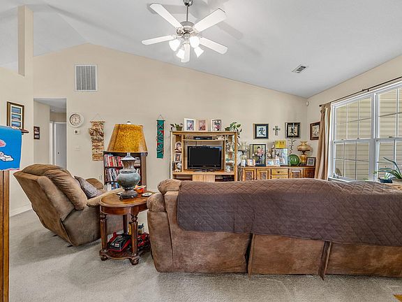 5th image of 207 Gibbs Rd