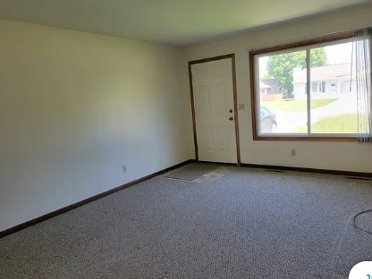 6295 Amanda Dr — Photo 6