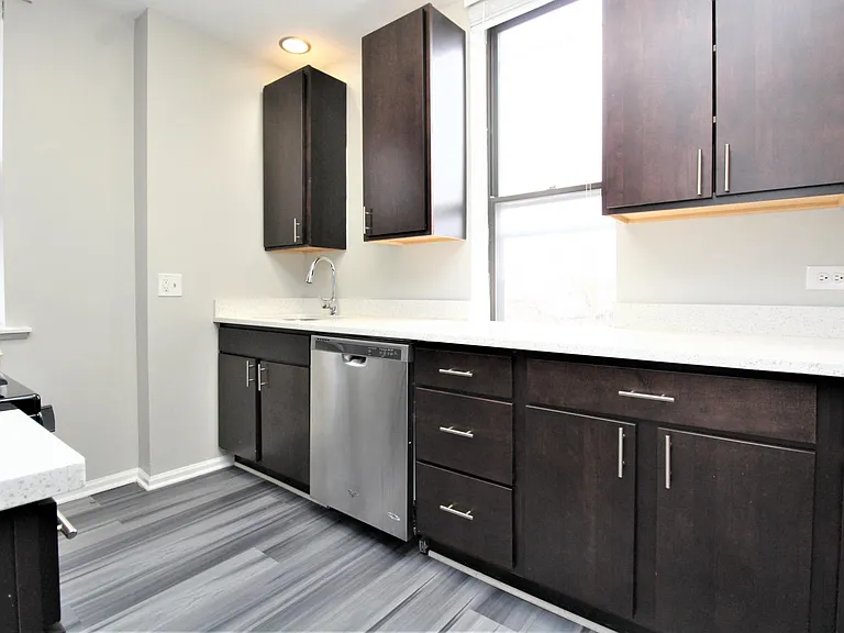 807 W Willow St #2D — Photo 3