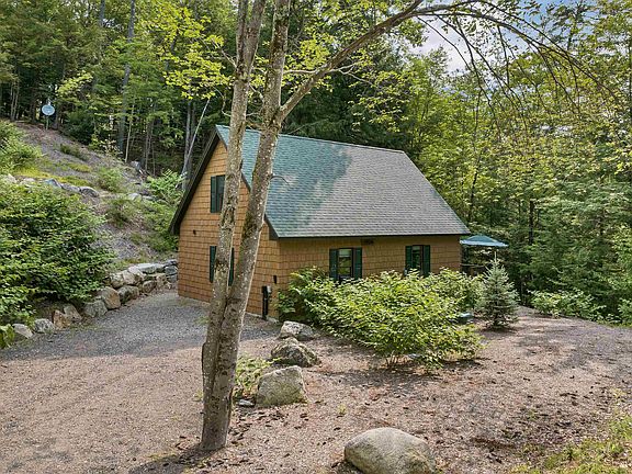 2nd image of 479 River Road