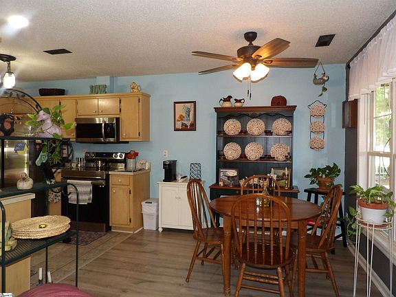 3rd image of 453 Shellbank Dr