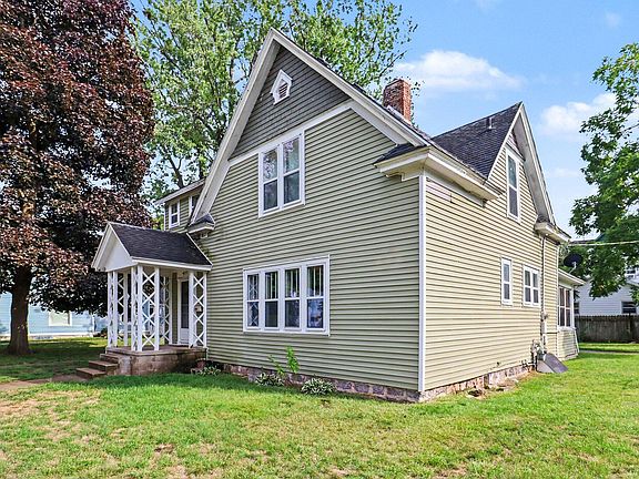 3rd image of 249 Mill St