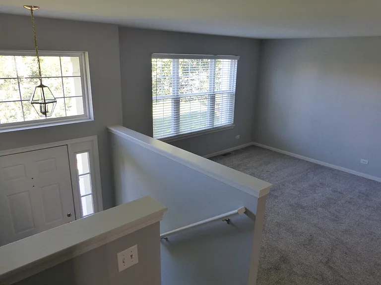 914 Clover Ln — Photo 7