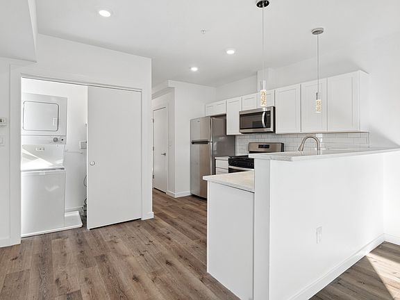 4th image of 240 E Girard Ave #5