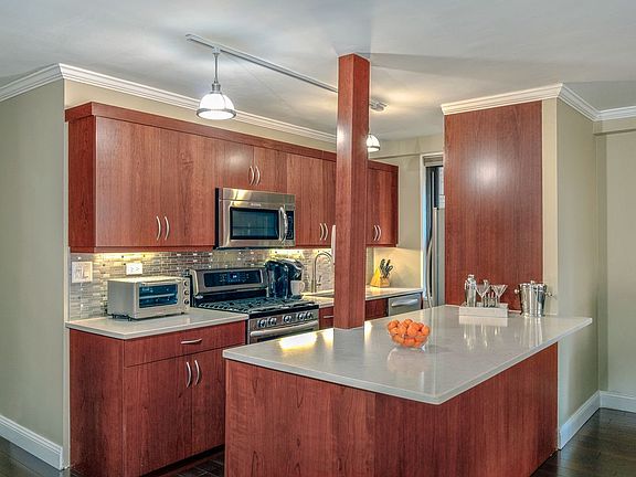 3rd image of 141 Amsterdam Ave #3W