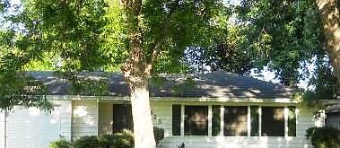 2nd image of 825 Magnolia St