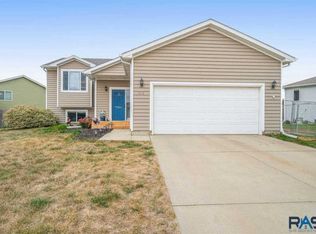 1313 W Meadowbrook Trl, Brandon, SD 57005