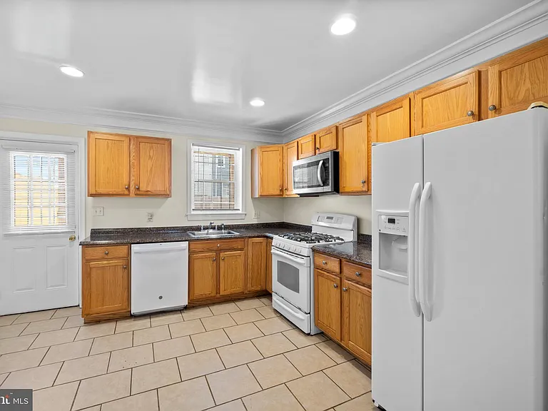 514 N Milton Ave — Photo 9