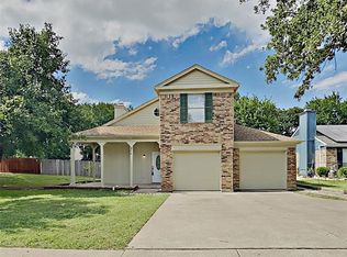 211 Wooddale Dr, Euless, TX 76039