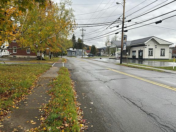 5th image of 636 E Main St