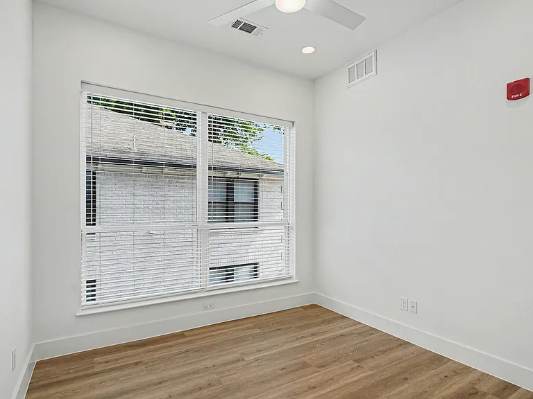 2217 N Fitzhugh Ave #203 — Photo 24