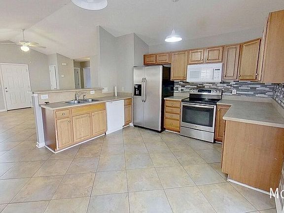 3rd image of 2034 Monroe St