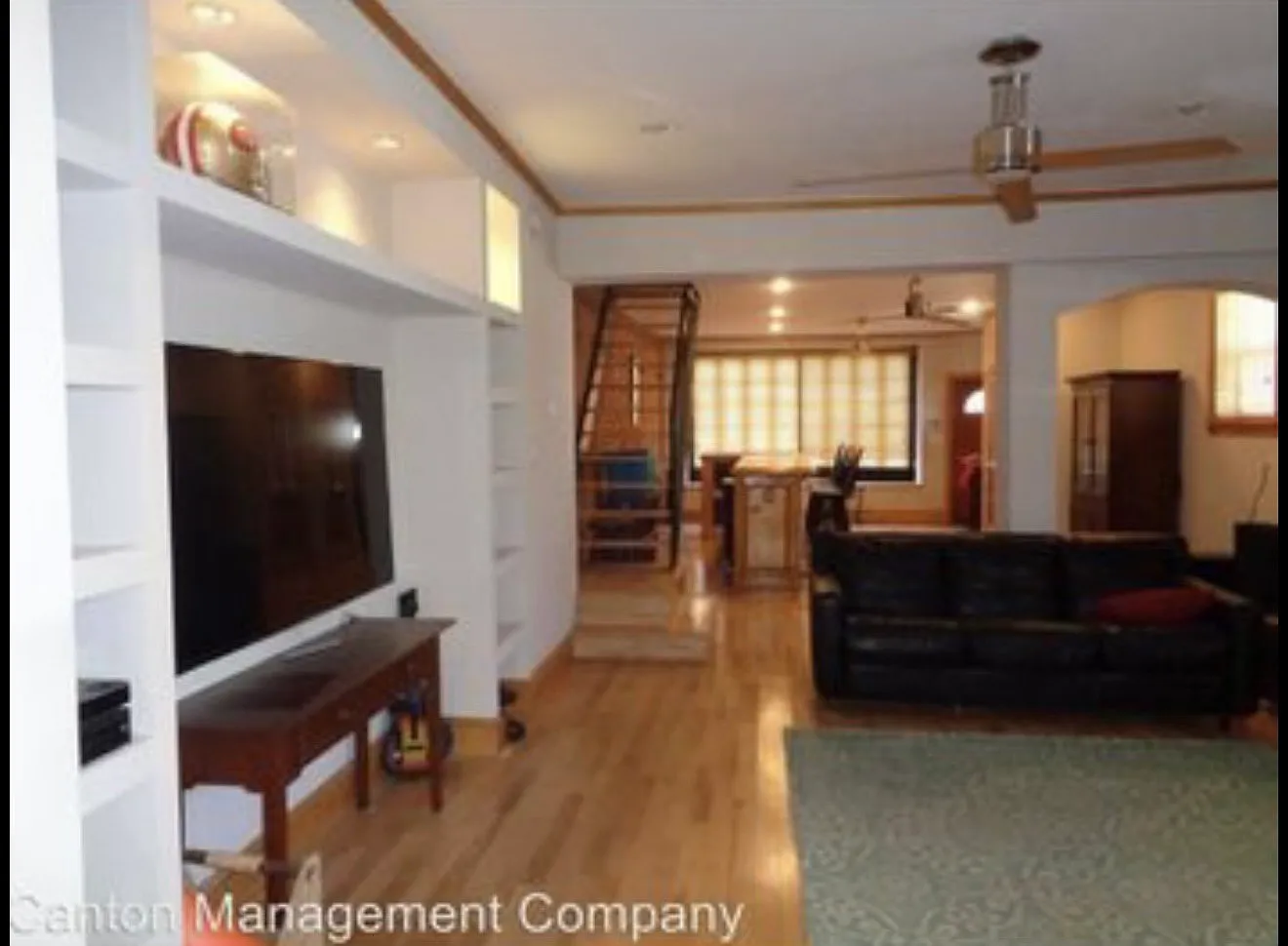 3 bed, 2860 sqft, $1,092 — Photo 2