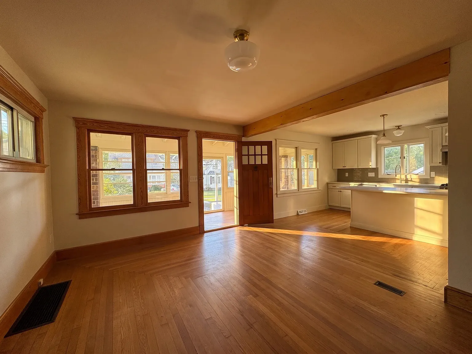 3 bed, 1598 sqft, $3,700 — Photo 4