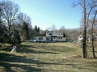 188 Flower Hill Rd, Halesite, NY 11743