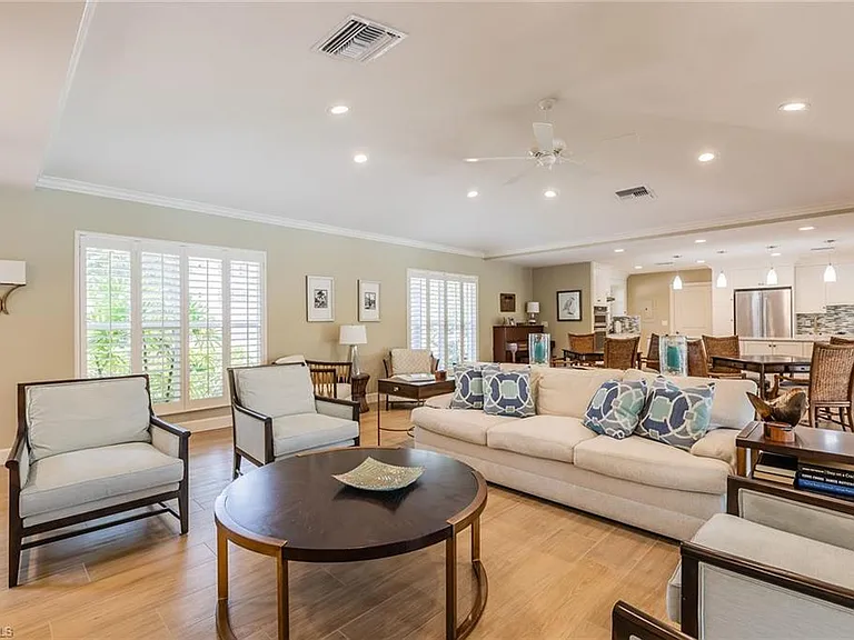 2203 Gulf Shore Blvd N #E1 — Photo 26
