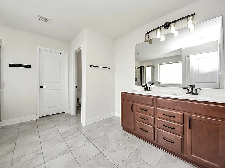 3705 Banbury Ln — Photo 32