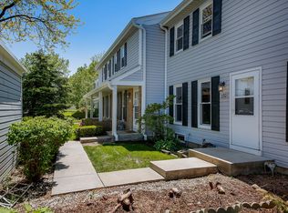 270 Rodenburg Rd #O, Roselle, IL 60172